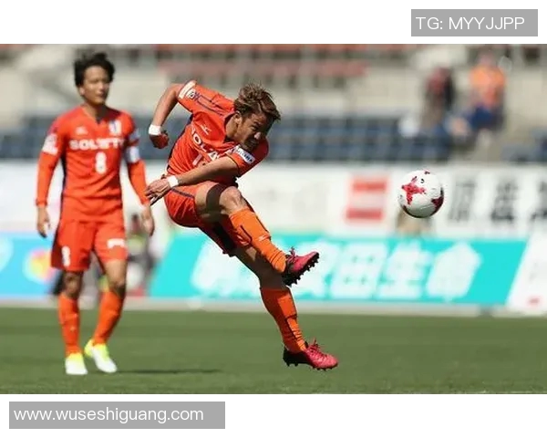 冈山绿队与大宫松鼠的精彩对决揭示了日本足球的激烈竞争与团队精神
