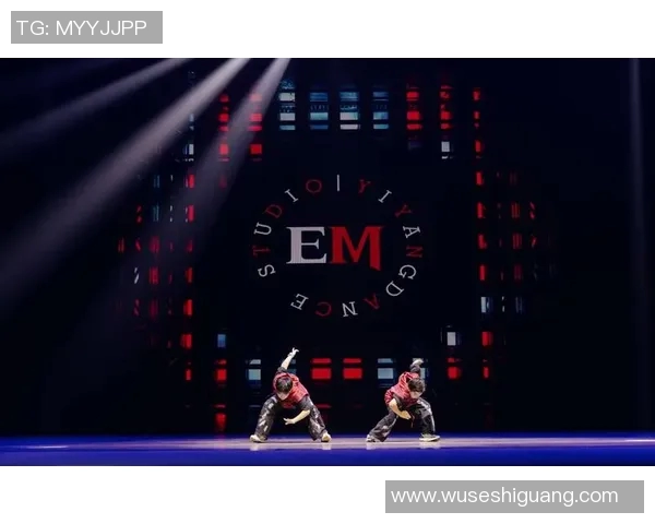 重庆街舞队实力引发热议舞者与观众的力量之争探讨 重庆街舞队实力引发热议舞者与观众的力量之争探讨